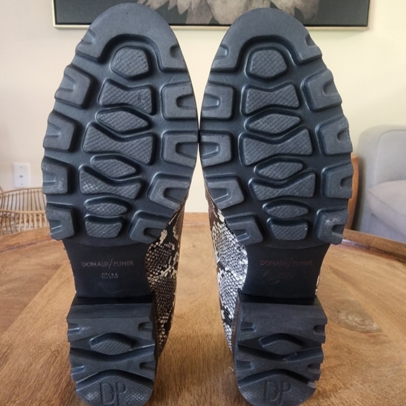 Donald Pliner Python Print Leather Slip-On Loafers Womens Size 8.5 - Picture 12 of 13